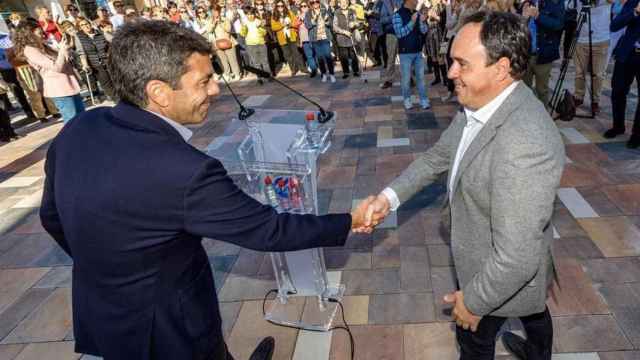 Carlos Mazón y Pérez Llorca se saludan en un acto reciente.