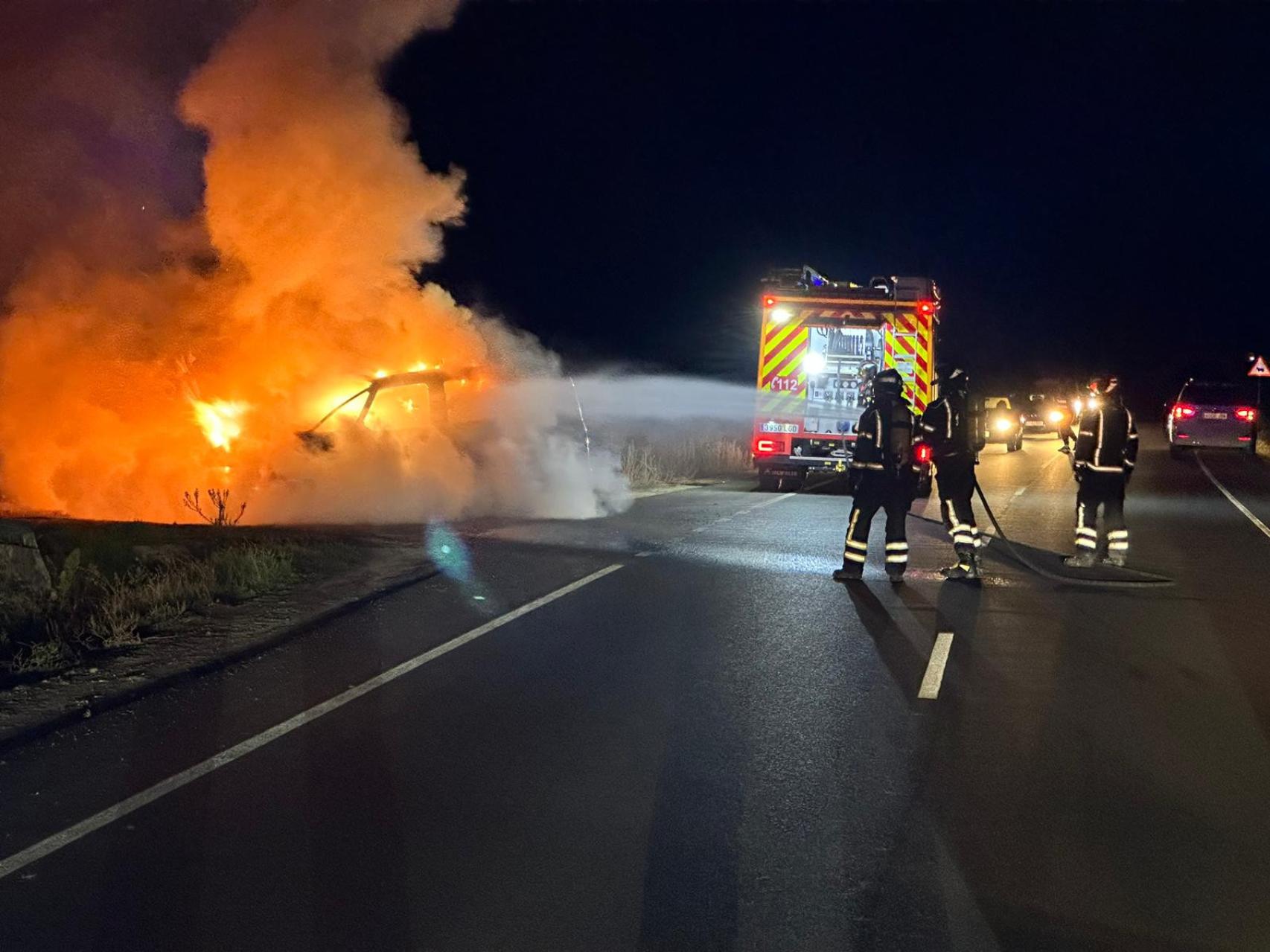 Incendio de una furgoneta en Ávila