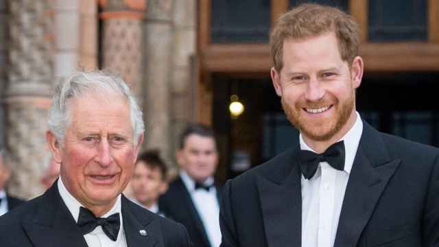 El príncipe Harry y Carlos III en un evento en Londres en abril de 2019.