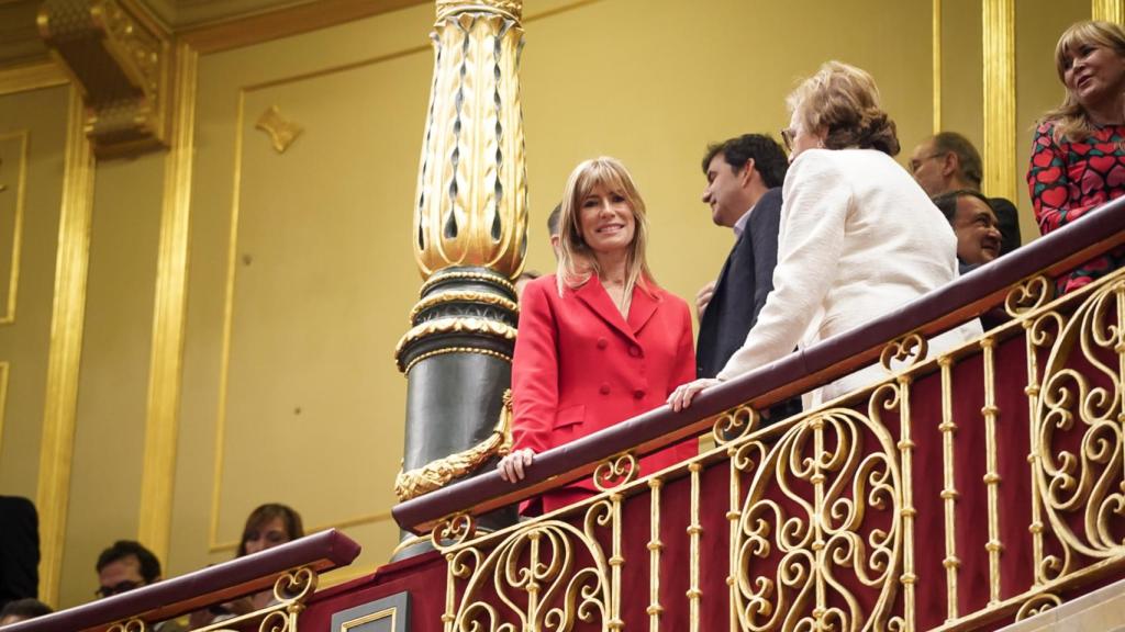 Begoña Gómez, la mujer de Sánchez, en la tribuna de invitados durante la primera jornada de la investidura.