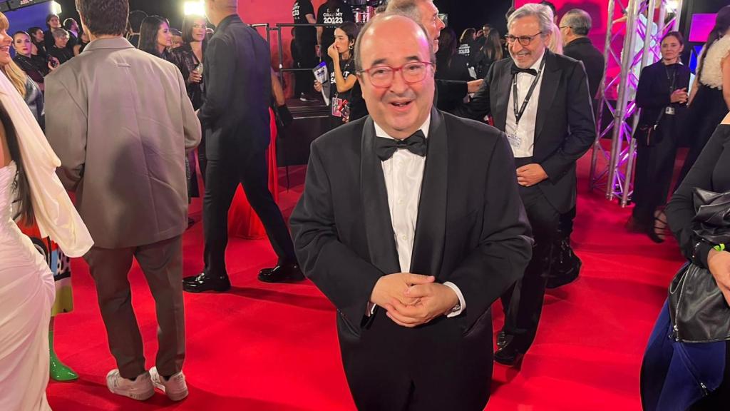 El ministro de Cultura, Miquel Iceta, en la alfombra roja de los Grammy en Sevilla.