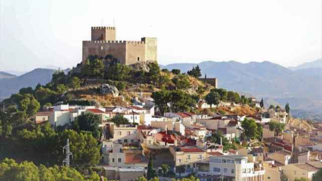 Las vistas sobre el Castillo de Petrel, incluido en la Ruta de Castillos del Vinalopó.