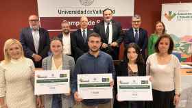 Los tres alumnos galardonados en los premios organizados por Caja Rural de Soria a los mejores TFG