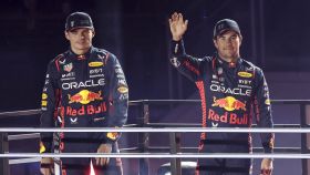 Verstappen y Checo Pérez en la ceremonia de apertura del GP de Las Vegas