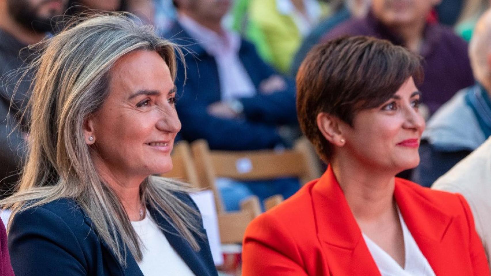 Isabel Rodríguez y Milagros Tolón, en un acto de la campaña de las municipales en Toledo. Fotos: Javier Longobardo