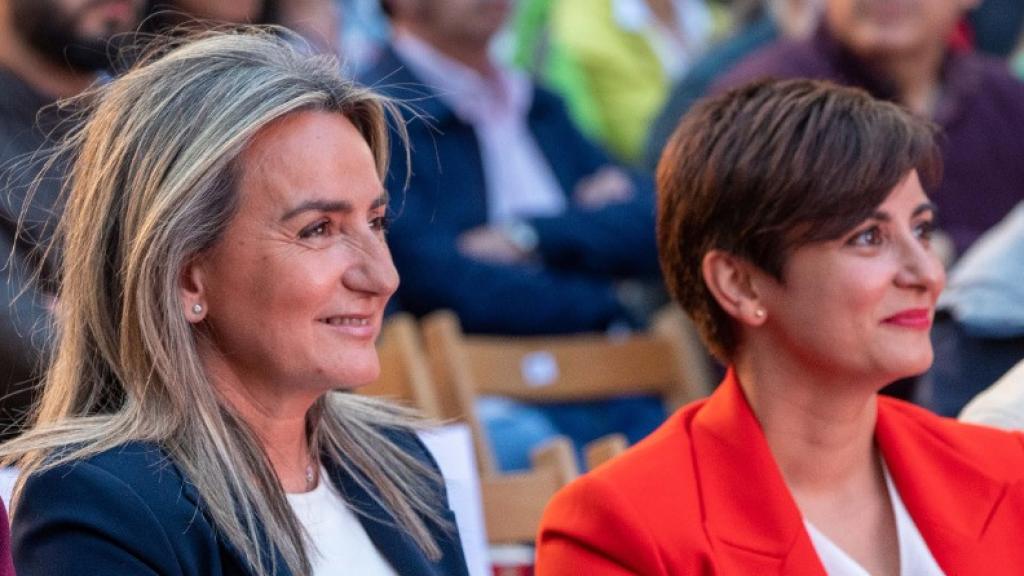 Isabel Rodríguez y Milagros Tolón, en un acto de la campaña de las municipales en Toledo. Fotos: Javier Longobardo