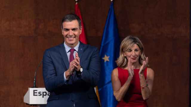 Pedro Sánchez y Yolanda Díaz, en la firma del acuerdo para el Gobierno de coalición entre PSOE y Sumar.