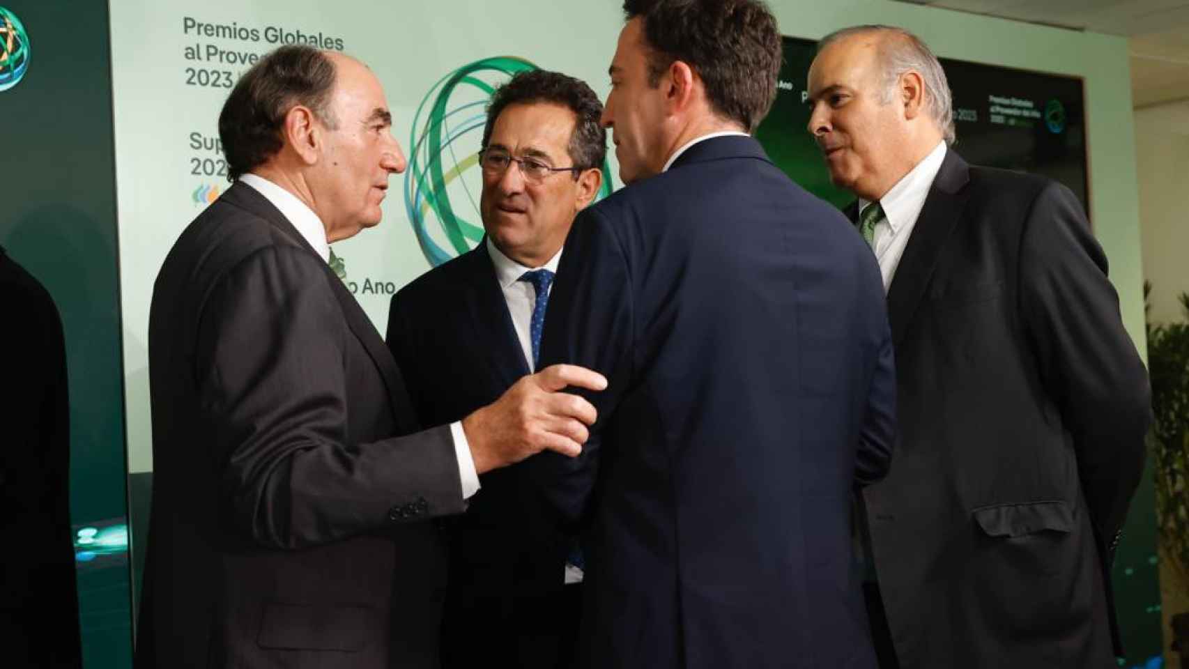 Ignacio Galán, presidente de Iberdrola, y Mario Ruiz-Table, presidente de Iberdrola España, con un grupo de directivos de empresas internacionales.