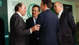 Ignacio Galán, presidente de Iberdrola, y Mario Ruiz-Table, presidente de Iberdrola España, con un grupo de directivos de empresas internacionales.