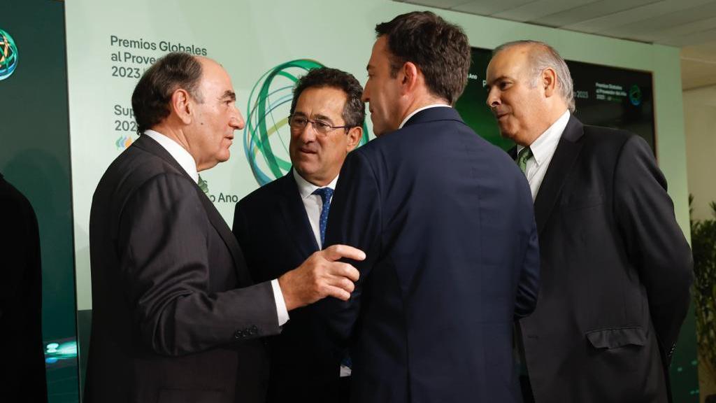 Ignacio Galán, presidente de Iberdrola, y Mario Ruiz-Table, presidente de Iberdrola España, con un grupo de directivos de empresas internacionales.