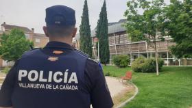 Un agente de la Policía Local de Villanueva de la Cañada, uno de los municipios