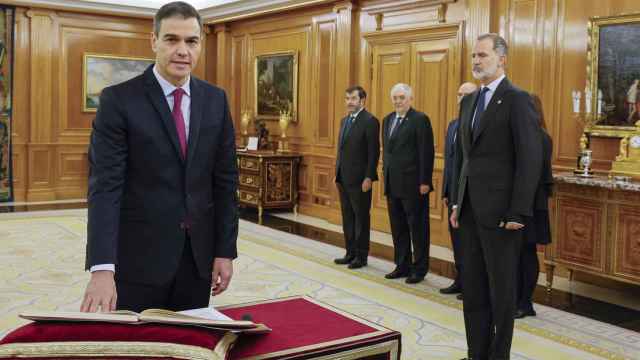 Pedro Sánchez promete su cargo como presidente del Gobierno.