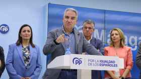 El coordinador general del PP, Elías Bendodo, durante la rueda de prensa de este viernes en Málaga.