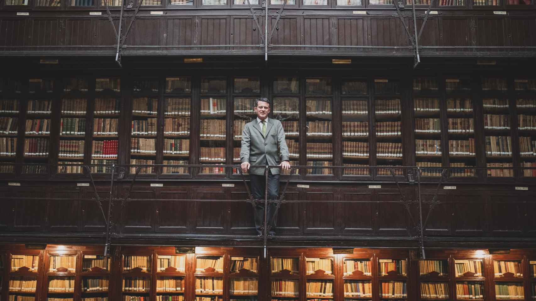 Manuel Valls, en la biblioteca del Ateneo de Madrid.