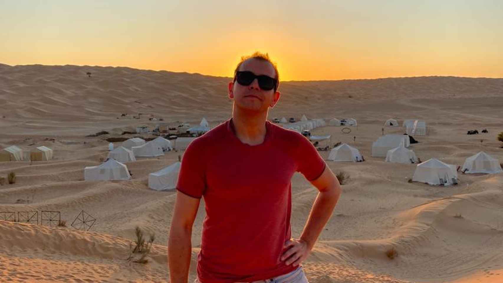 Keller de viaje en el desierto.
