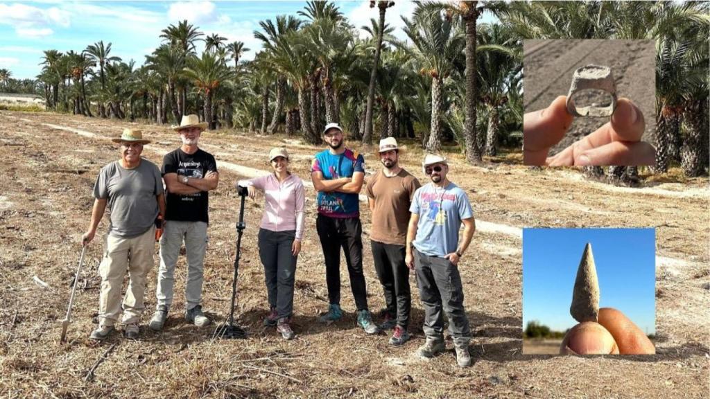 El equipo de arqueólogos, junto con algunos de los hallazgos.