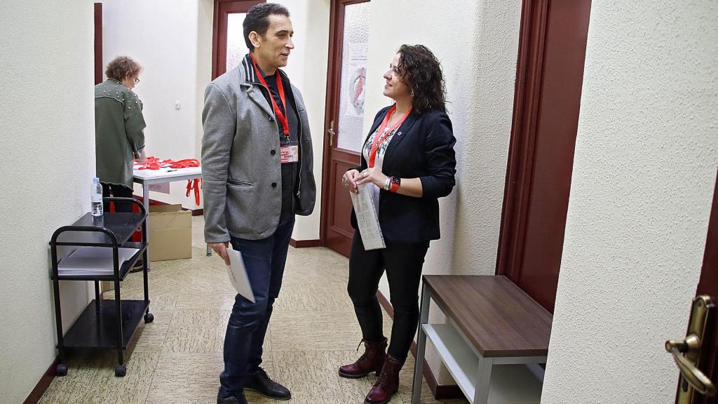 El secretario general de CCOO en Castilla y León, Vicente Andrés, y la candidata a la Secretaría General de León, Elena Blasco, este viernes.