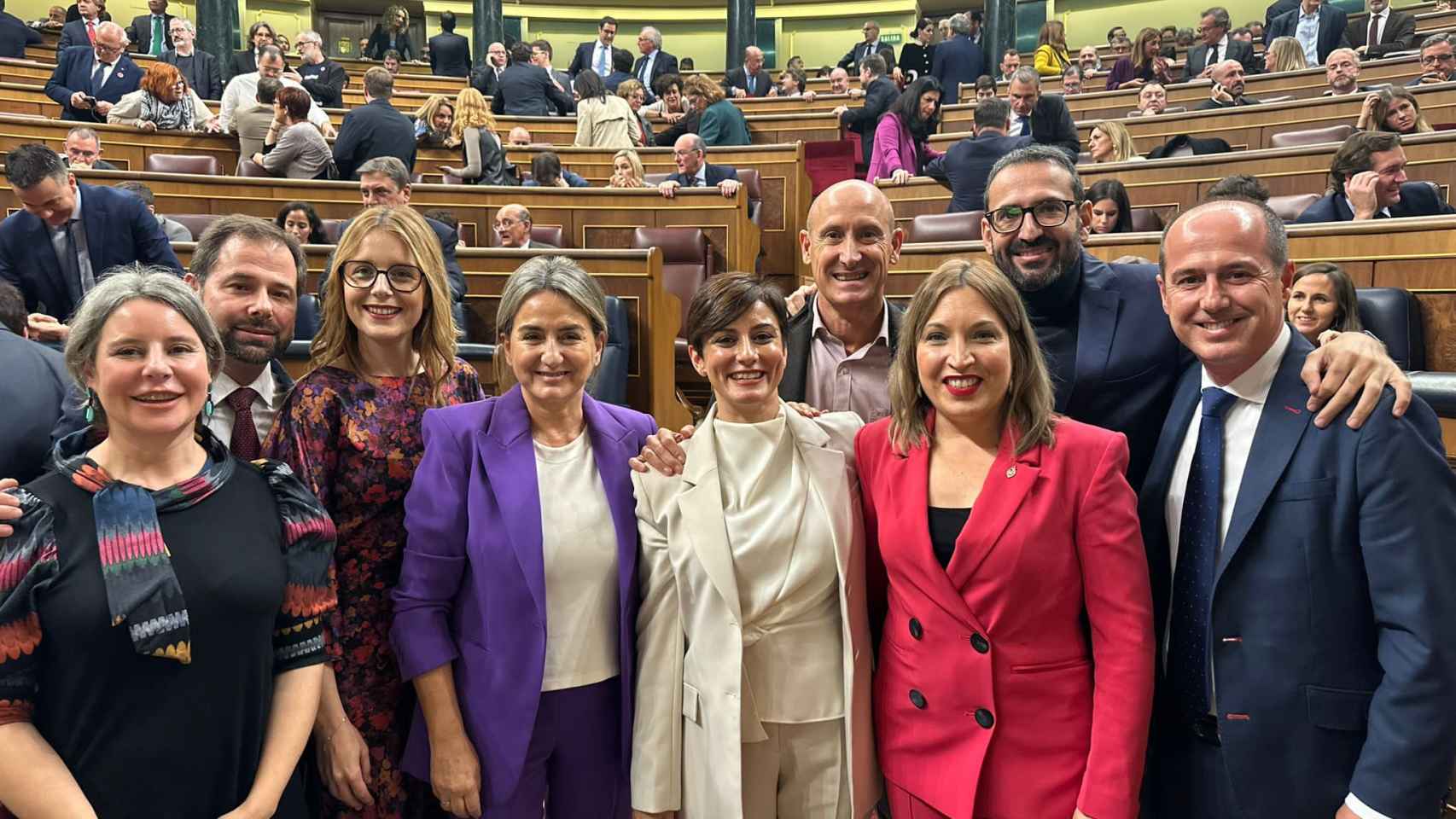 Foto de familia de los diputados socialistas de Castilla-La Mancha tras la investidura de Pedro Sánchez