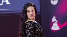 Rosalía en el photocall de los Latin Grammy 2023.
