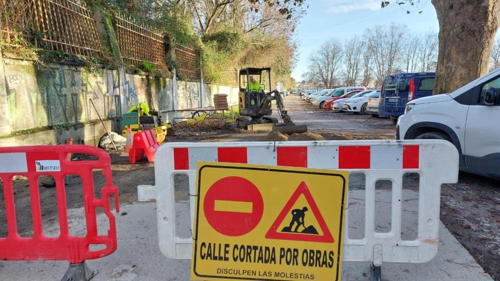 El Concello cierra uno de los accesos al Sánchez Aguilera, en Ferrol, para reparar el firme