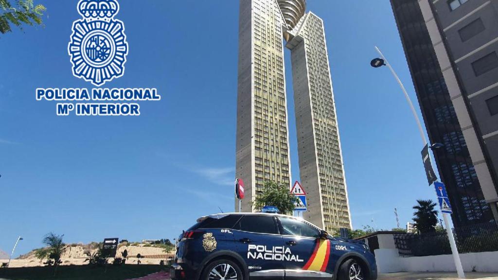 Un coche de la Policía en Benidorm.