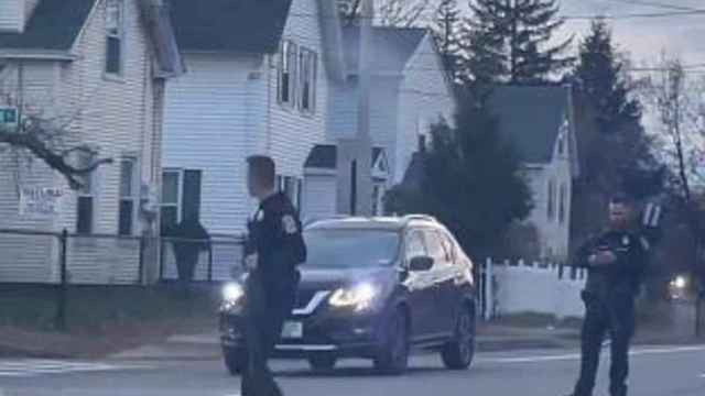 Policías, a las puertas del Hospital Estatal de New Hampshire.