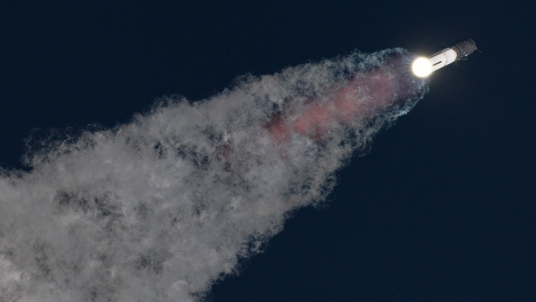 Starship en vuelo tras su segundo lanzamiento.