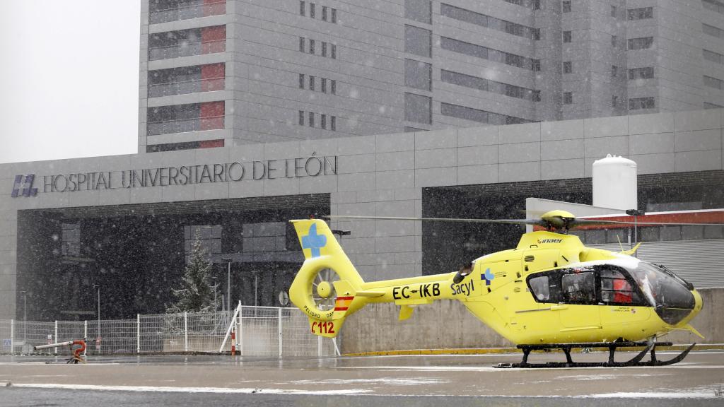 Fotografía: Archivo. Helicóptero del 112 Castilla y León en el Hospital de León