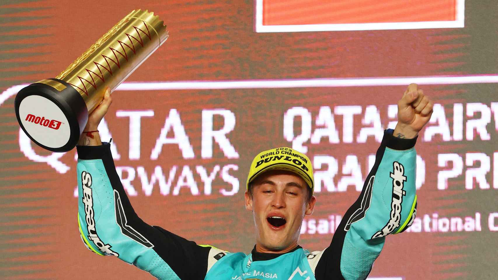 Jaume Masiá celebra el triunfo en Qatar y su campeonato del mundo