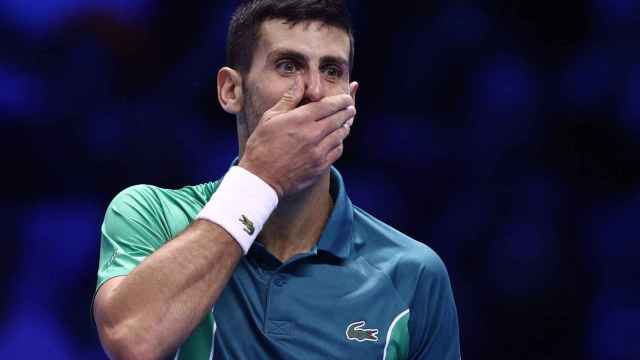 Novak Djokovic, sorprendido por una acción en la final de las ATP Finals ante Sinner.