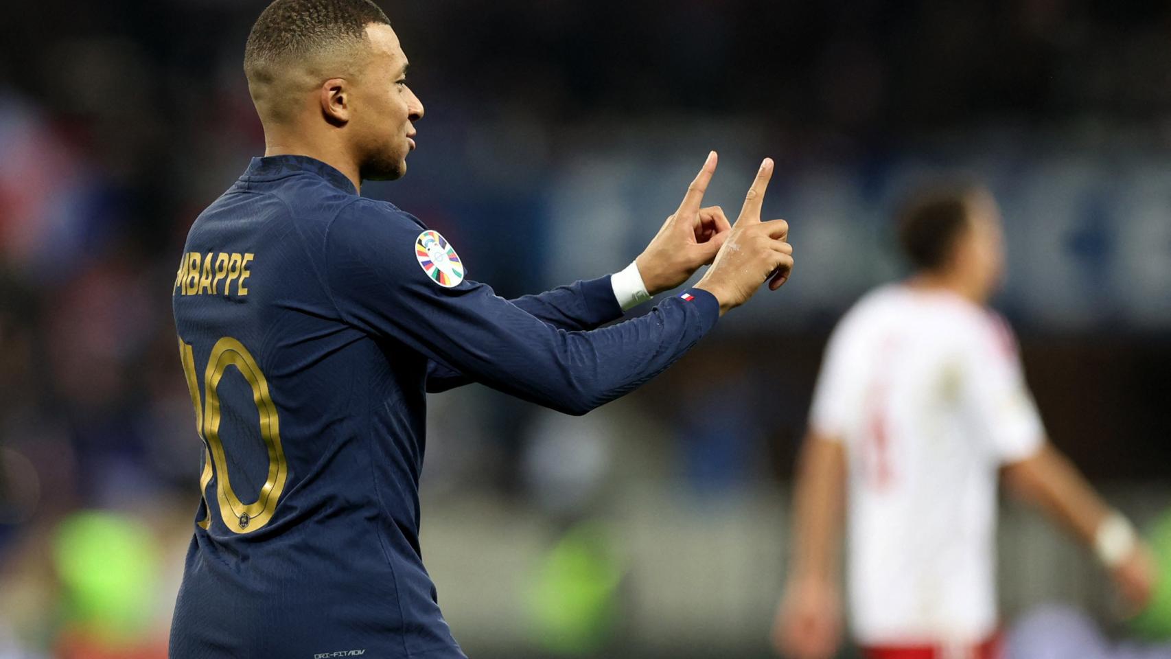 Mbappé hace un gesto tras marcarle un gol a Gibraltar.