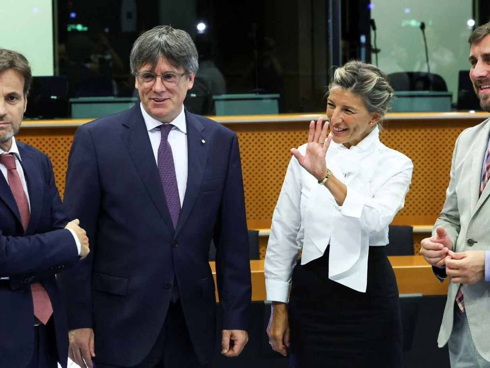 Carles Puigdemont junto a Yolanda Díaz en Bruselas.