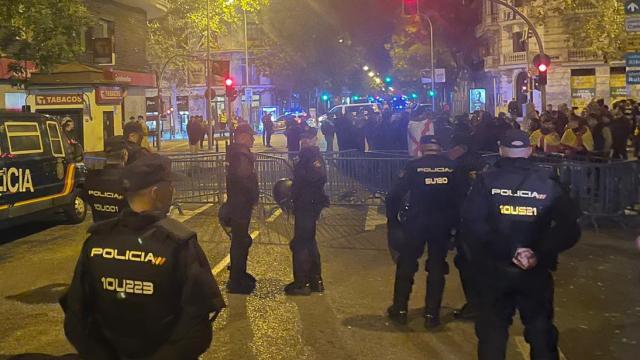 La manifestación en la calle Ferraz, poco antes de las 22.00 horas