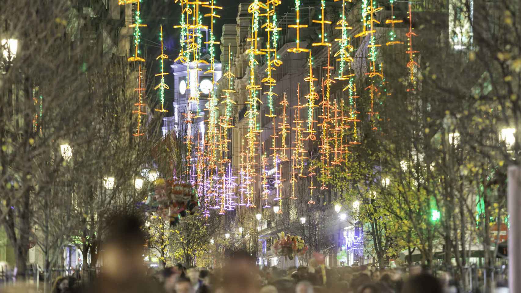 Calle de Madrid con luces de Navidad.