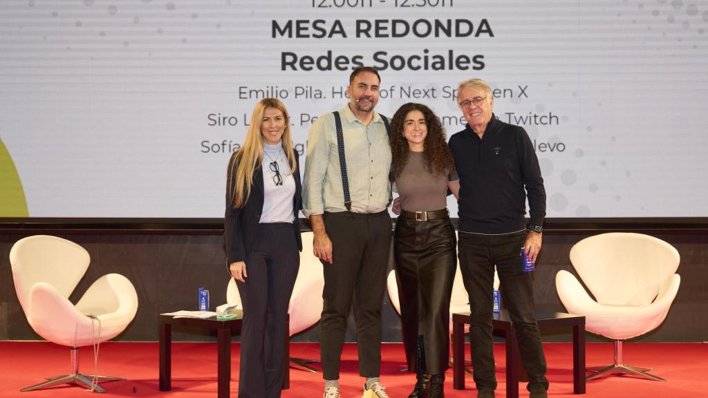 Participantes en la mesa de redonda de redes sociales.