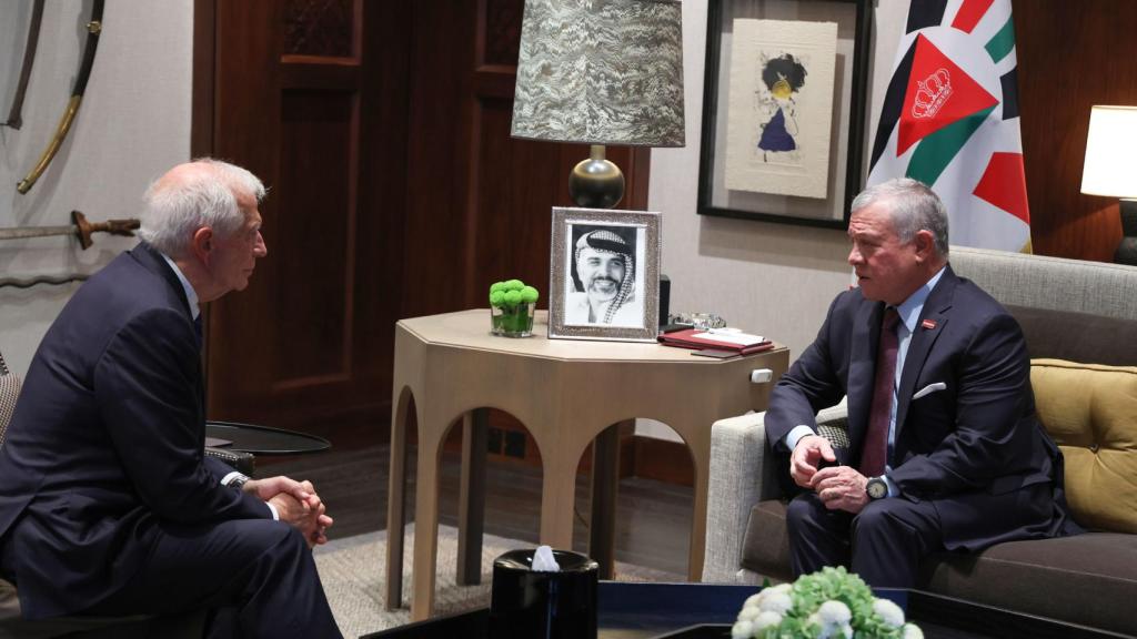 El jefe de la diplomacia de la UE se ha reunido este lunes con el rey de Jordania, Abdullah II