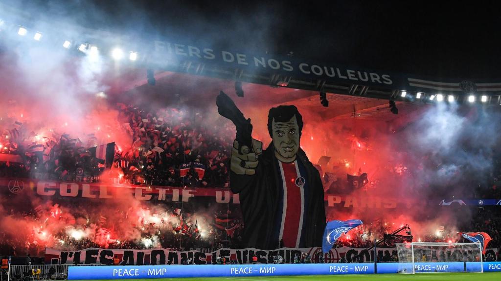 Mosaico de los aficionados del PSG en el último partido de Champions