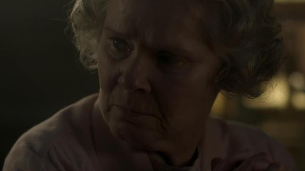 Imelda Staunton en el 6x06 de 'The Crown'