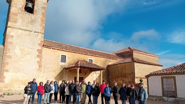 Un grupo de personas visita Arahuetes, en Segovia, que es el pueblo de los Alcántara en Cuéntame como Pasó, más conocido como Sagrillas