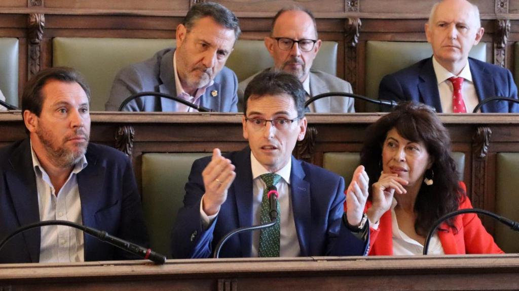 Bancada del PSOE en un pleno municipal del Ayuntamiento de Valladolid