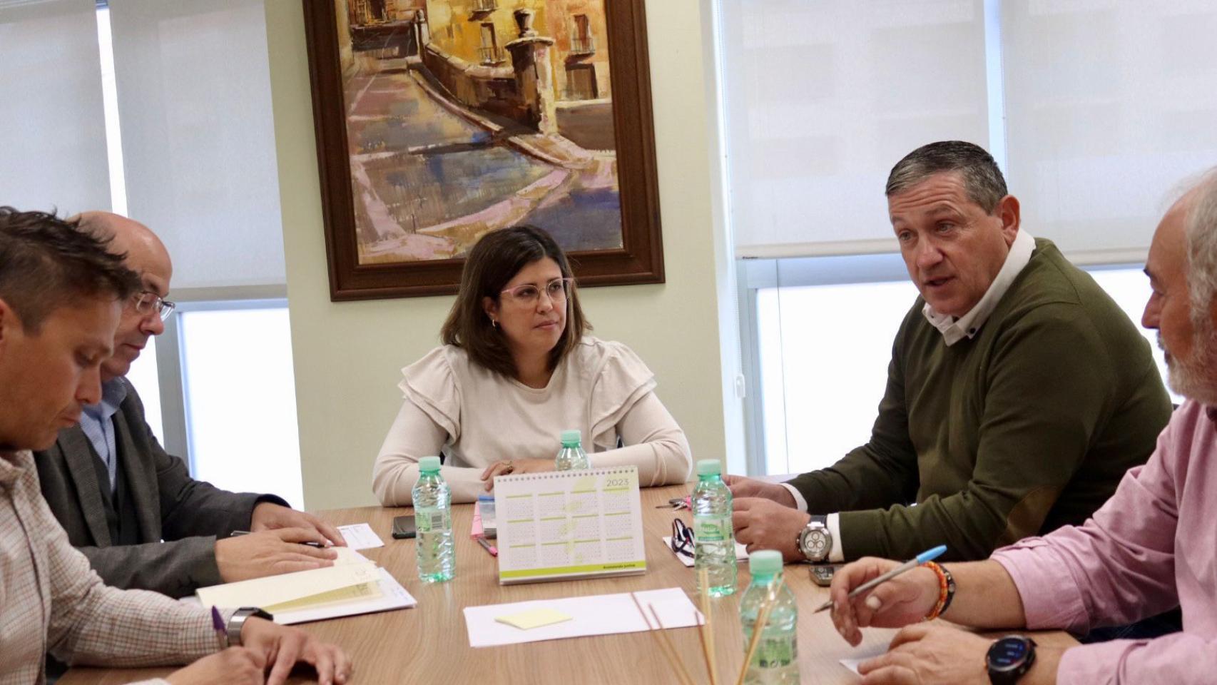 El presidente de la Diputación Provincial de Zamora, Javier Faúndez, en reunión con el equipo de Gobierno de Benavente