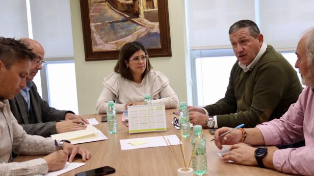 El presidente de la Diputación Provincial de Zamora, Javier Faúndez, en reunión con el equipo de Gobierno de Benavente