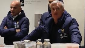 Deschamps, duranta la charla en el descanso frente a Gibraltar