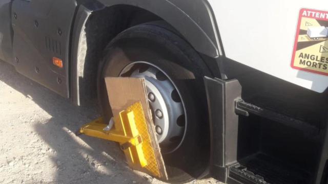 El camión inmovilizado por la Policía Local de Toledo.