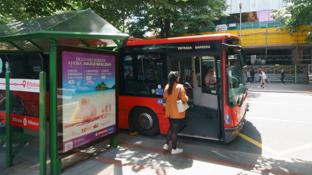 Una parada de autobús en Bilbao.