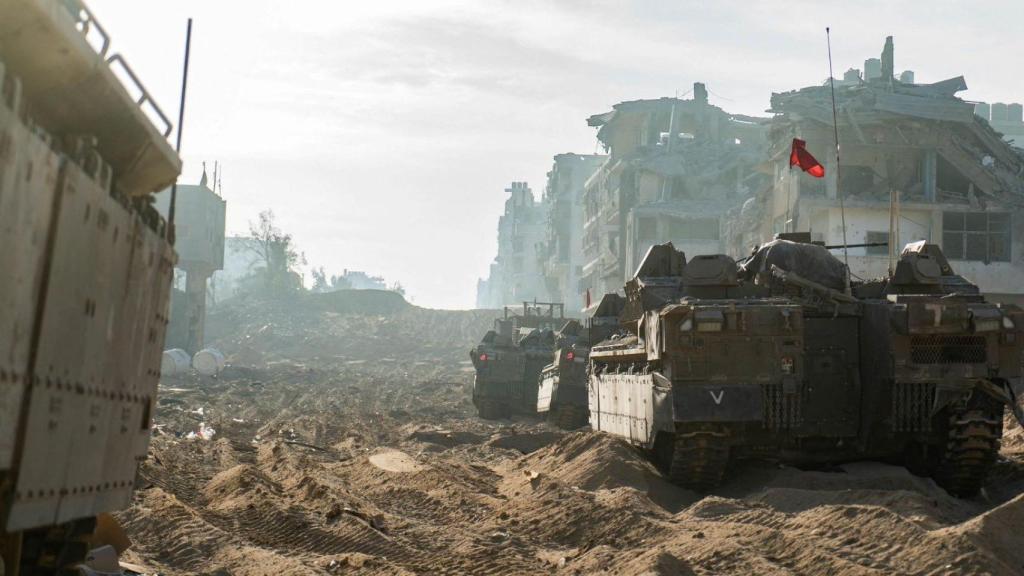 Tanques israelíes en Gaza City.