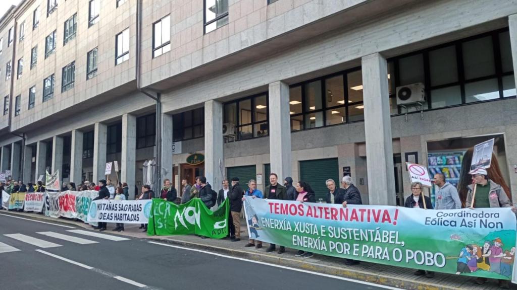 La coordinadora gallega se concentra ante el Parlamento