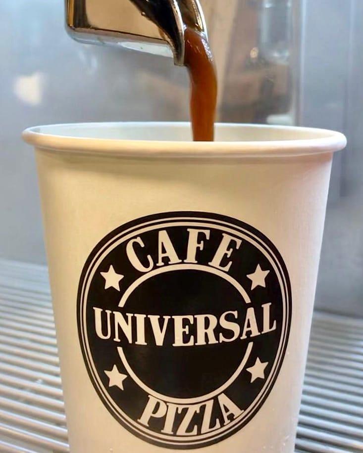 Café Universal Pizza.