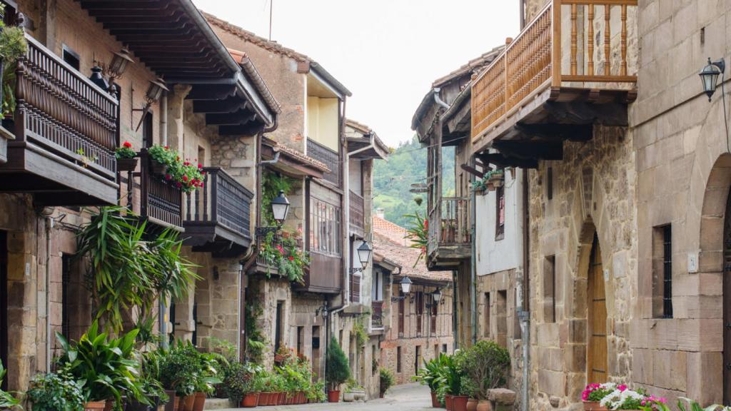 Pueblo de Cartes (Cantabria).