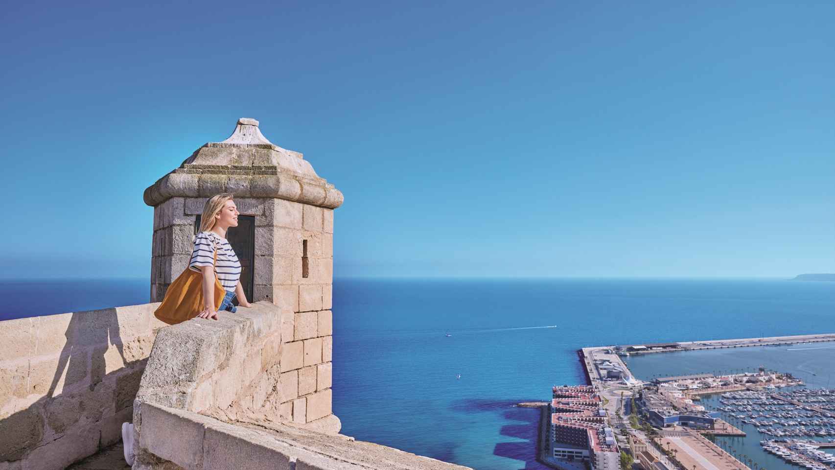 El castillo de Santa Bárbara de Alicante es el monumento más visitado de la Comunitat Valenciana.